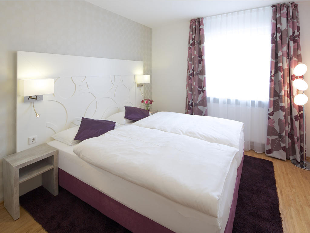 Hotel Karolinger Hof Lorsch Room photo